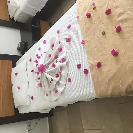 לינה וארוחת בוקר Hotel Alanya